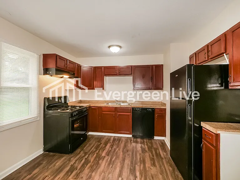 11301 Corrington Ave — Photo 5