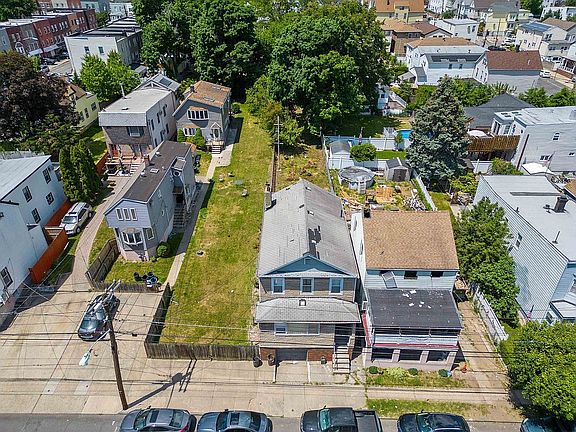 5th image of 93 Hobart Ave