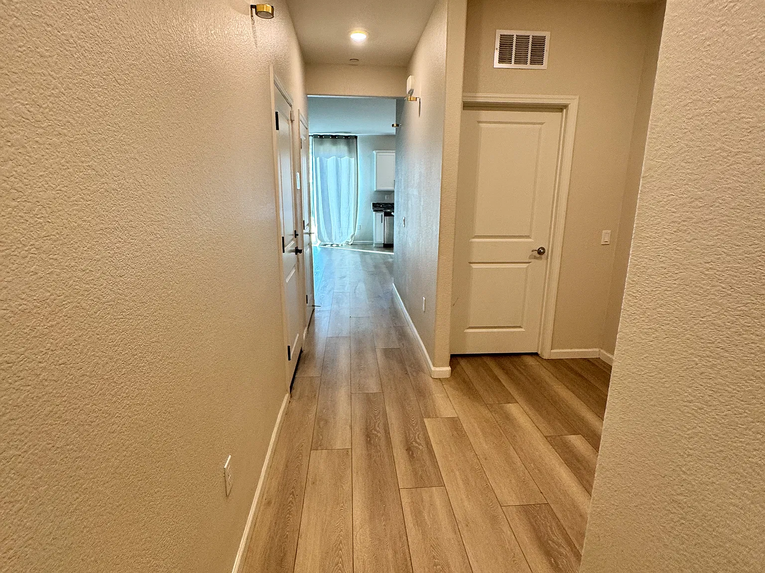 4 bed, 2197 sqft, $3,250 — Photo 2