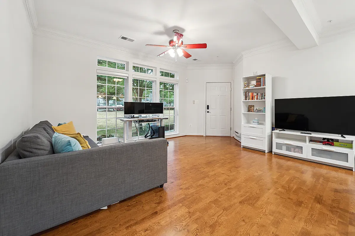 3 bed, 2.5 bath, 1668 sqft, $3,099 — Photo 3