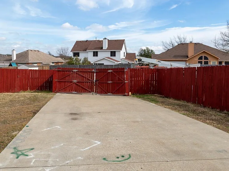 1524 Jessica Ln — Photo 5