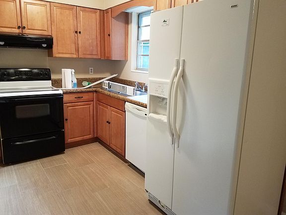 2nd image of 28 Jonquil Ave