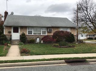 31 Myers Ave, Hicksville, NY 11801