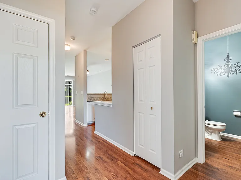 913 Genesee Dr — Photo 9