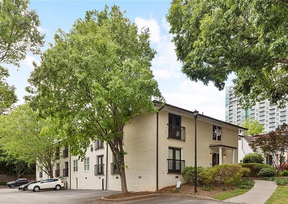 48 Peachtree Ave #416