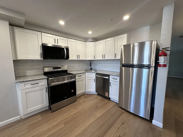 58 Easton Ave — Photo 4