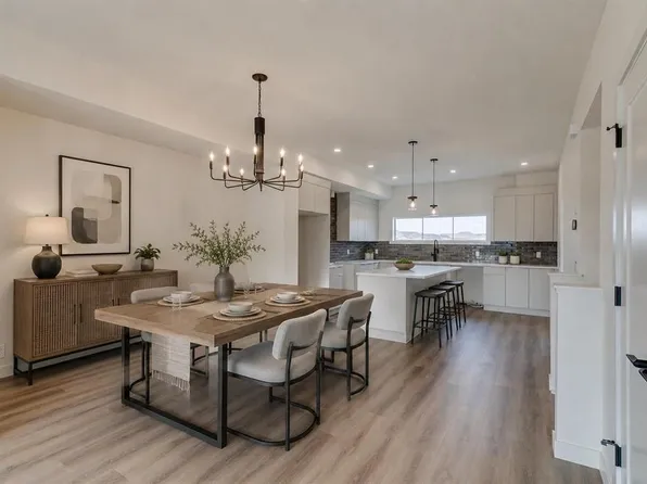 195 NE Belvedere Dr SE #802, Calgary, AB T2A 7Y1