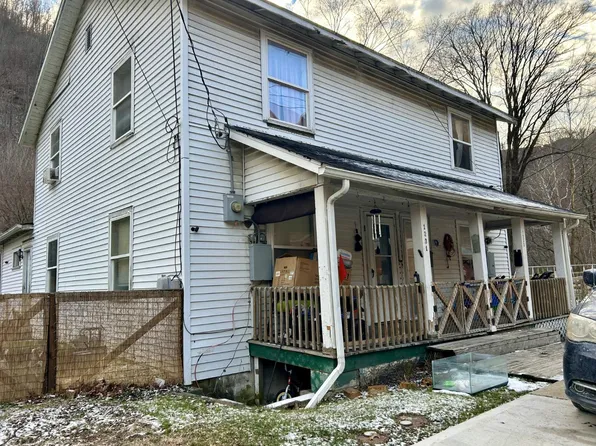 1233 Guyandotte Ave, Mullens, WV 25882