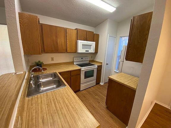 4th image of 8917 Hambledon Dr