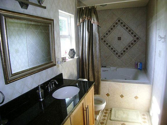 5th image of 951 Hillcrest Frst