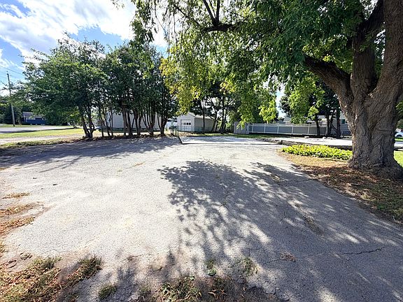 4th image of 2 McIntosh Dr
