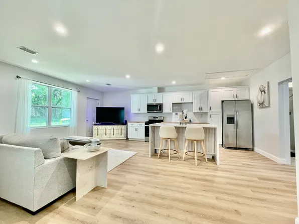 1009 Pinebrook Dr, Clearwater, FL 33755