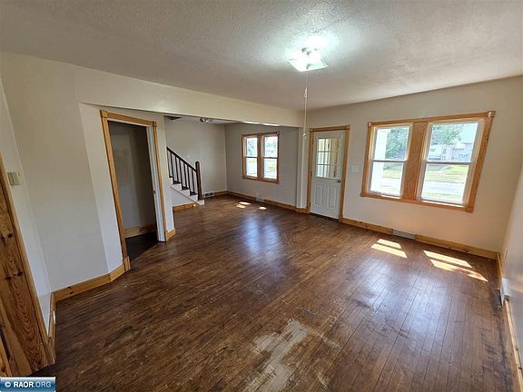 5th image of 404 9th St NW