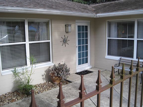 3rd image of 717 W Lindenwood Cir