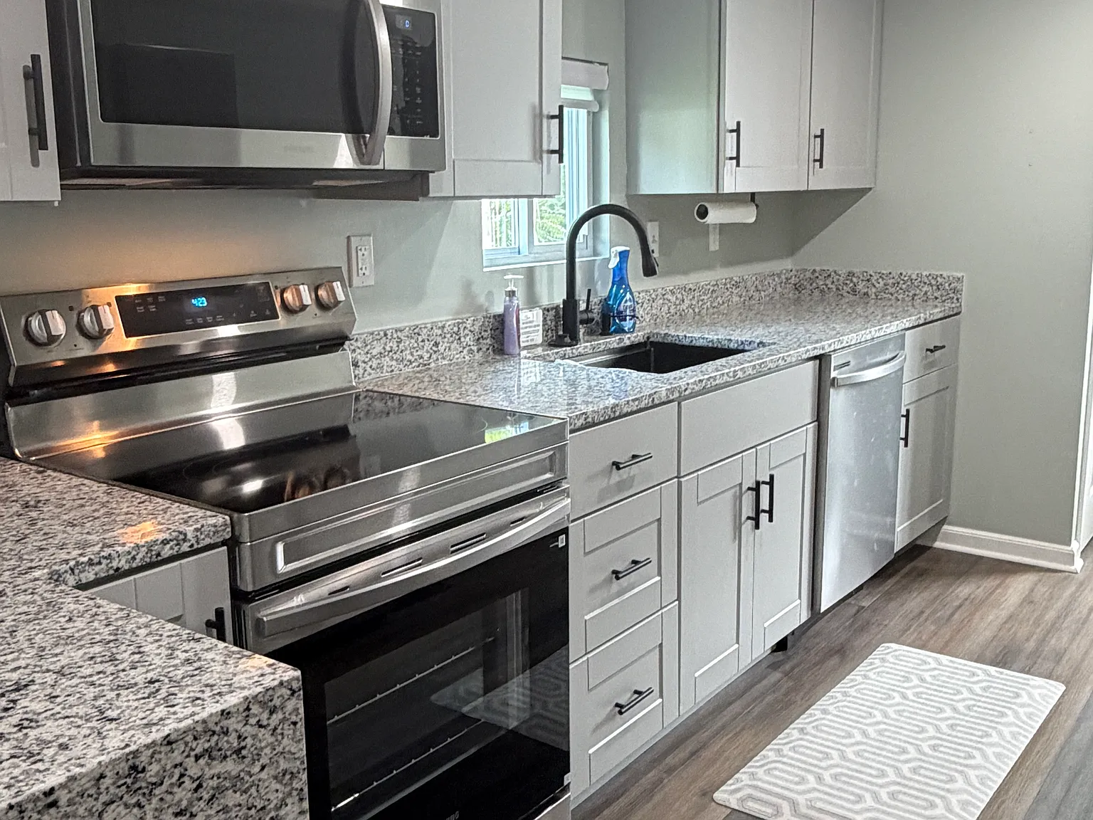 2 bed, 624 sqft, $3,200 — Photo 3