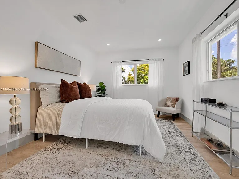 1371 NE 115th St — Photo 32