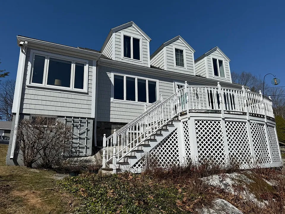 23 Edgewater Rd