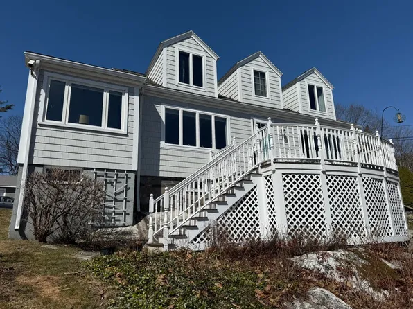 23 Edgewater Rd, Falmouth, ME 04105