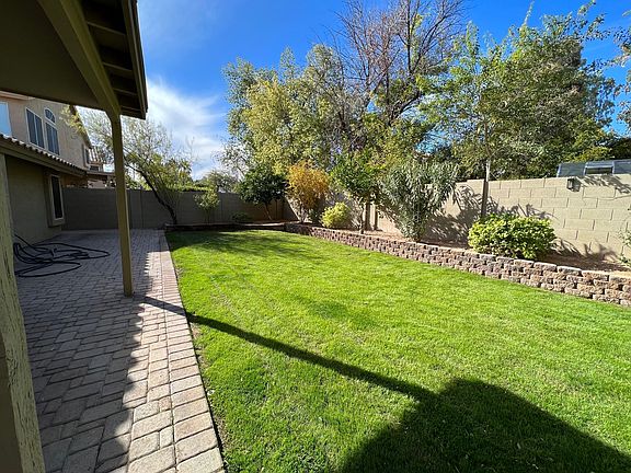 5th image of 1022 N Maple Ct