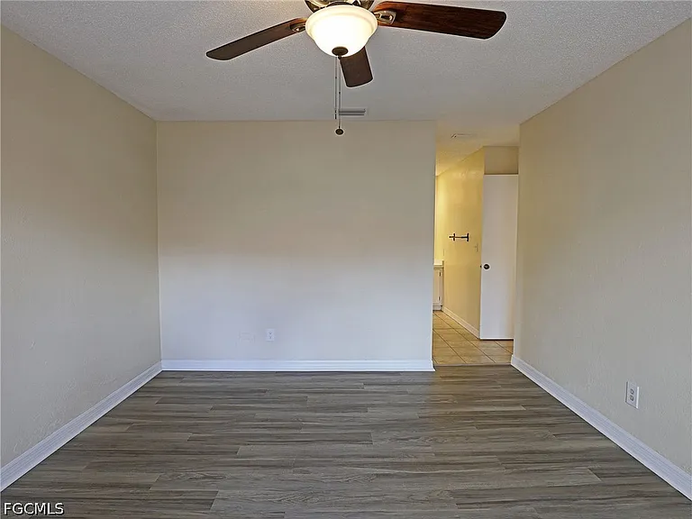 1420 Park Shore Cir #3 — Photo 13