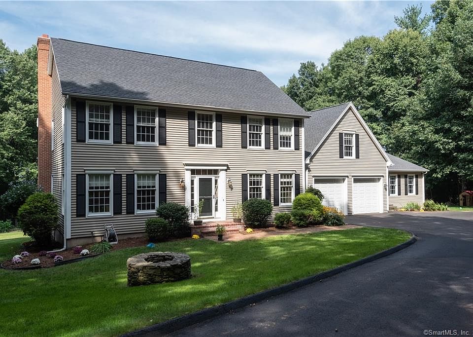 1st image of 44 Fieldstone Dr