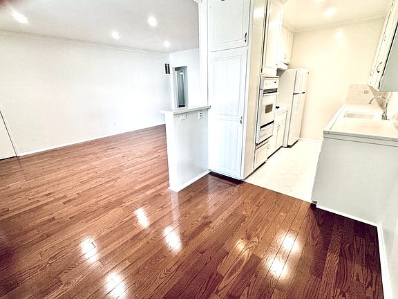 3rd image of 2714 W Clark Ave #D17