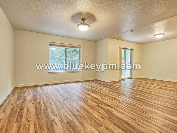2nd image of 121 N 42nd Pl