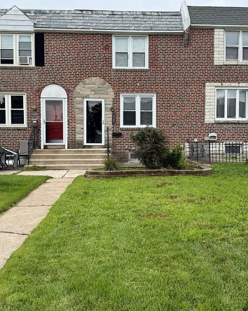 3 Bed / 1.5 Bath Updated Townhome — Photo 1
