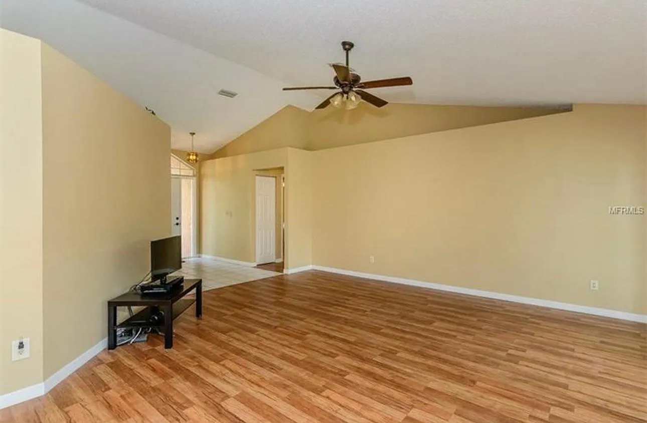 1502 Bay View St — Photo 2
