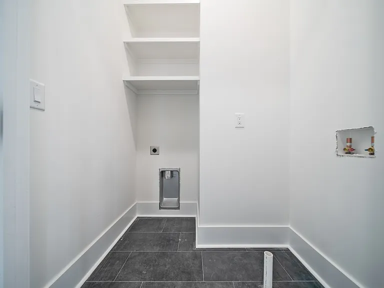 6011 Hill Cir — Photo 24