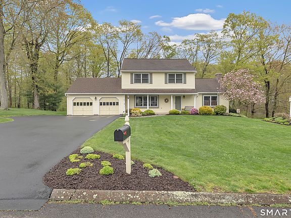 4th image of 40 Twin Oak Farm Road