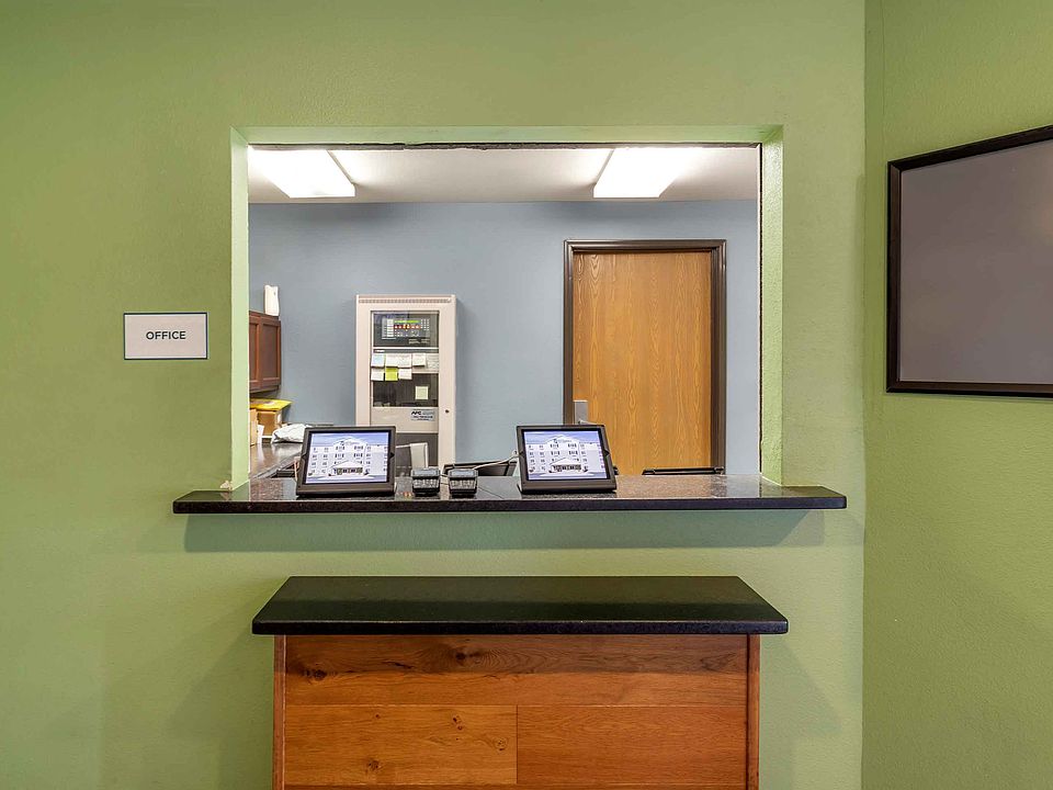 Lobby and Guest Check-in