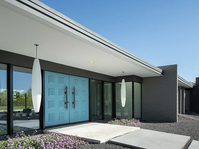 4020 E Sierra Vista Dr — Photo 2