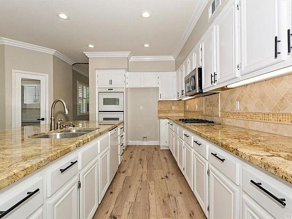 3rd image of 16306 Gainsborough Ln