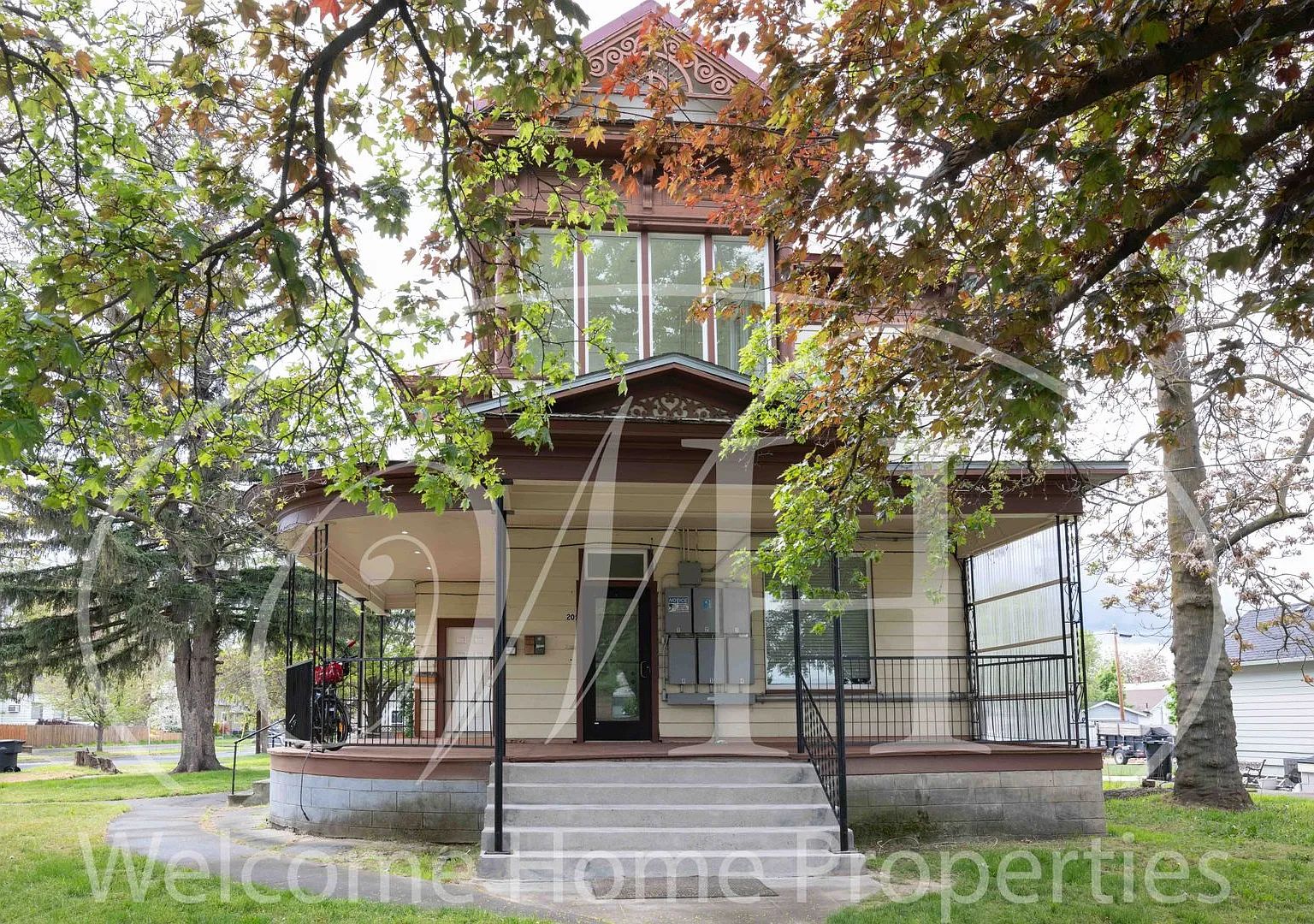 205 W Chestnut — Photo 2