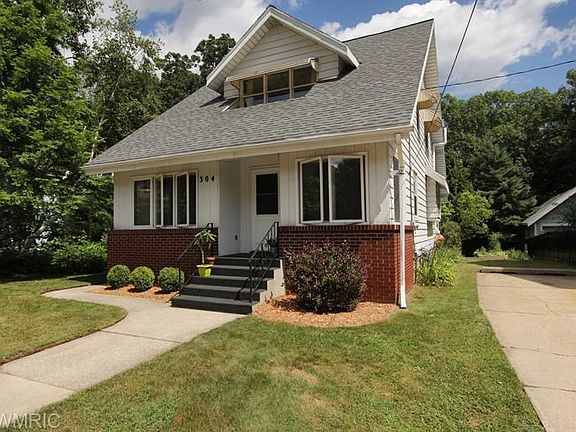 2nd image of 304 Sunset Ave NW