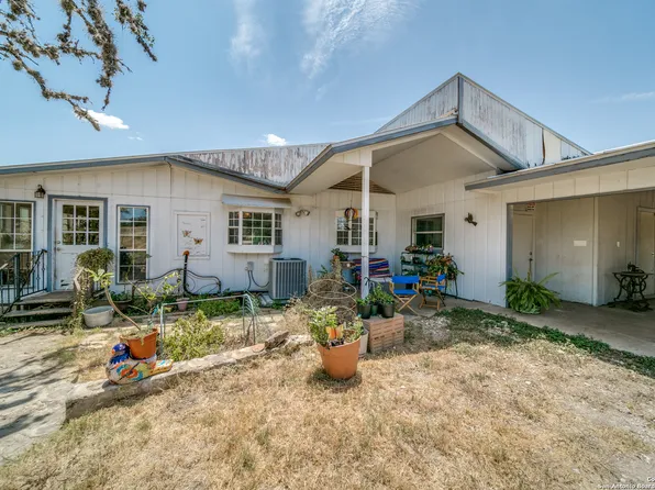 733 RIO RANCHERO, Pipe Creek, TX 78063