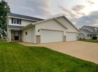 2030 Autumn Ln, Kaukauna, WI 54130
