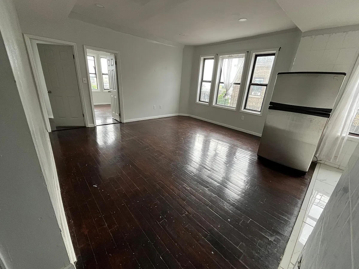 Building Photo - 49 Milford Ave #10