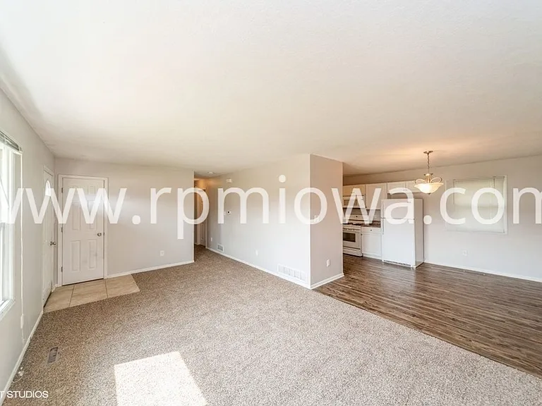 300 5th Ave NW — Photo 14