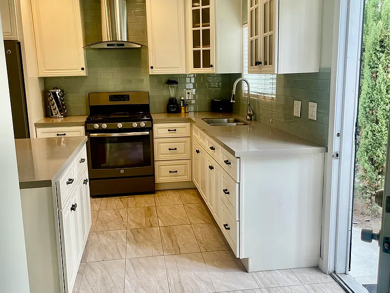 300 W Hillsdale St #1 — Photo 10