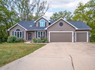 3020 Rhett Cir, Des Moines, IA 50321