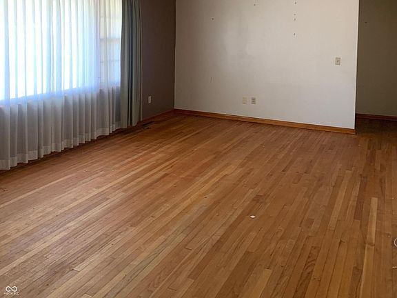 3rd image of 115 Meadow Ln