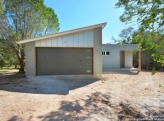 2nd image of 567 Appaloosa Dr