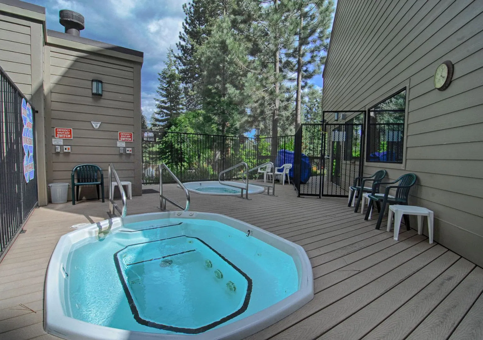 Ski Lease: Updated Townhome In Wooded, Central North Lake Location! — Photo 2