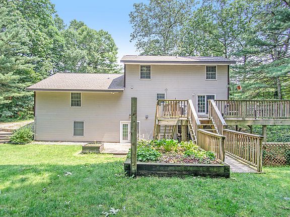 4th image of 2441 Riverdale Dr