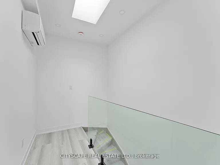 589 Oakwood Ave #4 — Photo 22