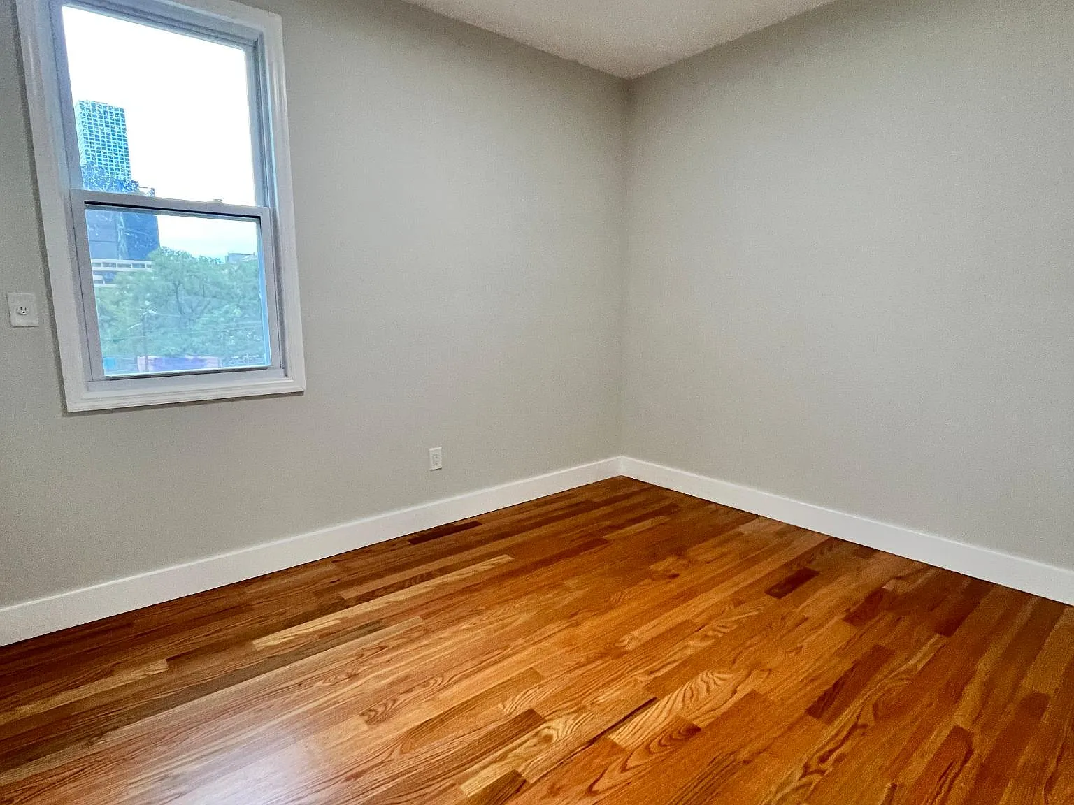 4 bed, 1200 sqft, $4,900 — Photo 4