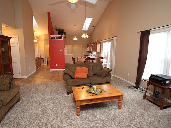 2nd image of 1431 Mountain Laurel Ln