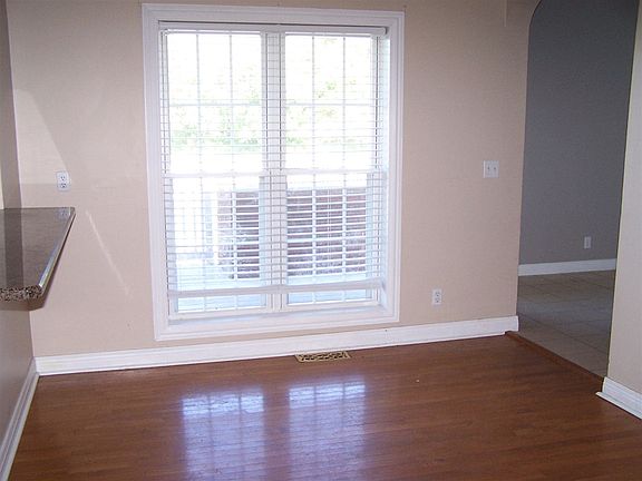 3rd image of 176 Fox Ridge Rd